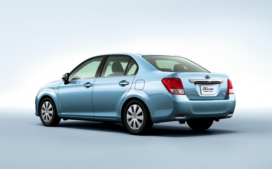  Toyota Corolla Axio Hybrid G 2013 года  (фото 1 из 3)